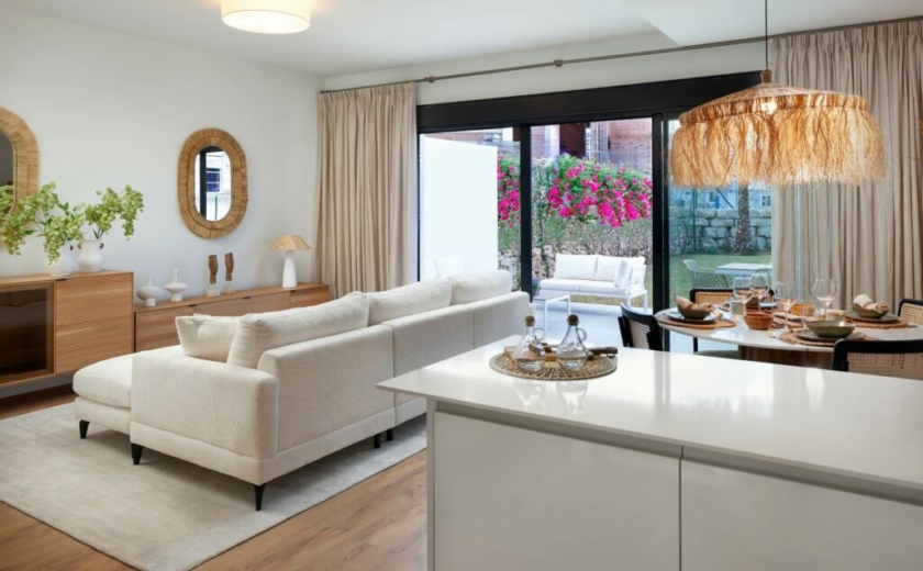 Finca Peralta Natura Exxacon chalets de obra nueva en Alhaurín de la Torre Málaga con salón amplio