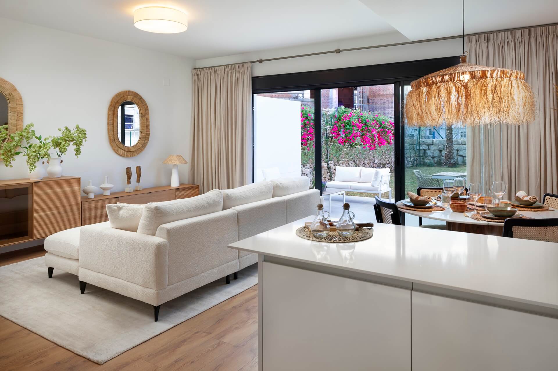 Finca Peralta Natura Exxacon chalets de obra nueva en Alhaurín de la Torre Málaga con salón amplio
